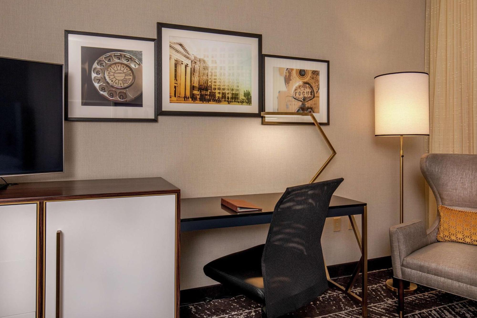 Doubletree By Hilton Youngstown Downtown Extérieur photo